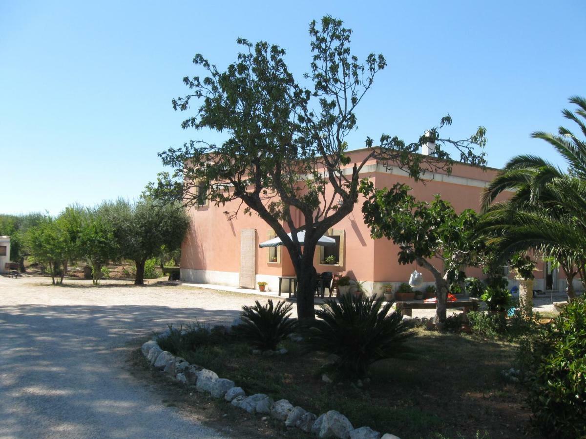 Villa Rita Bed & Breakfast Campi Salentina Exterior photo