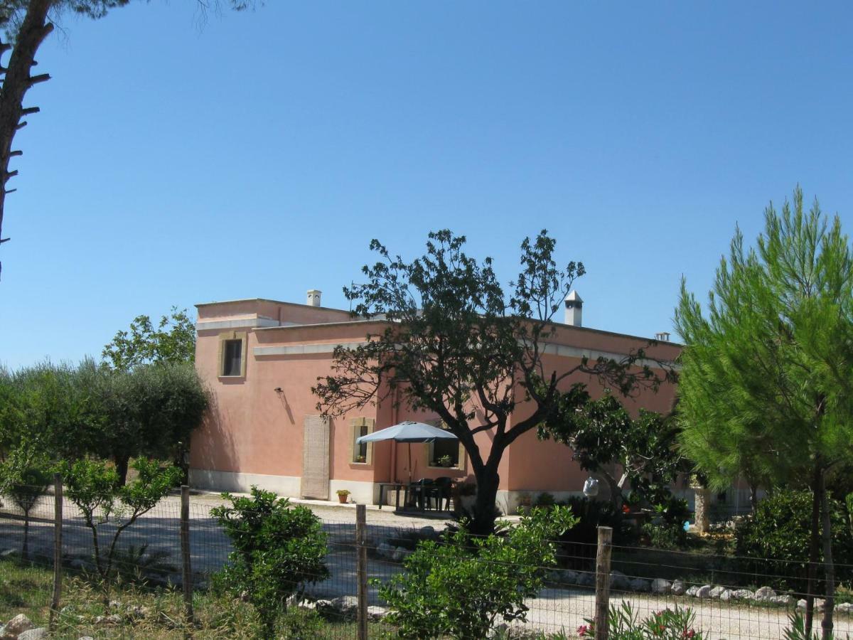 Villa Rita Bed & Breakfast Campi Salentina Exterior photo